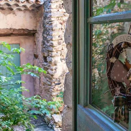 Guest house Une Calade Et Des Plumes Mallefougasse-Auges
